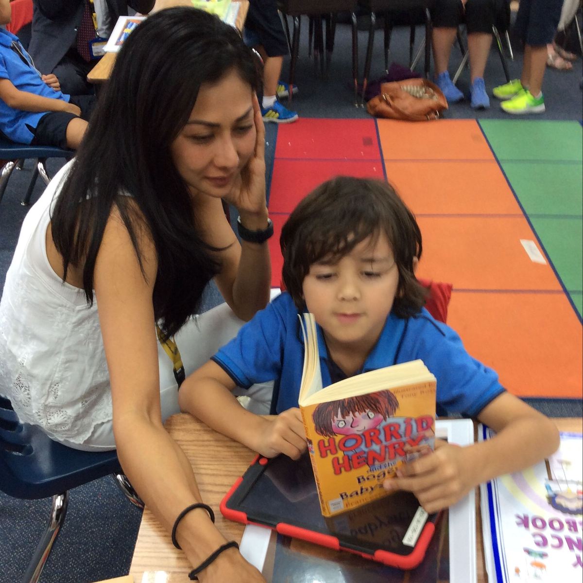 Elementary students participate in a book fair