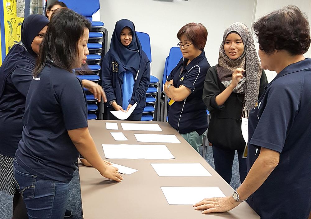 CAS students teaching English