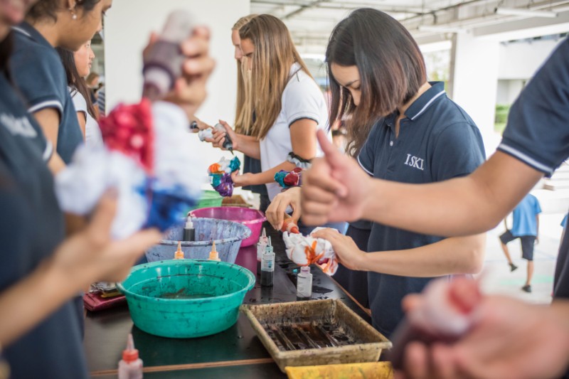 ISKL kids working as a community