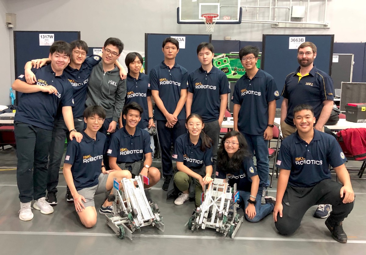 ISKLs high school robotics members 