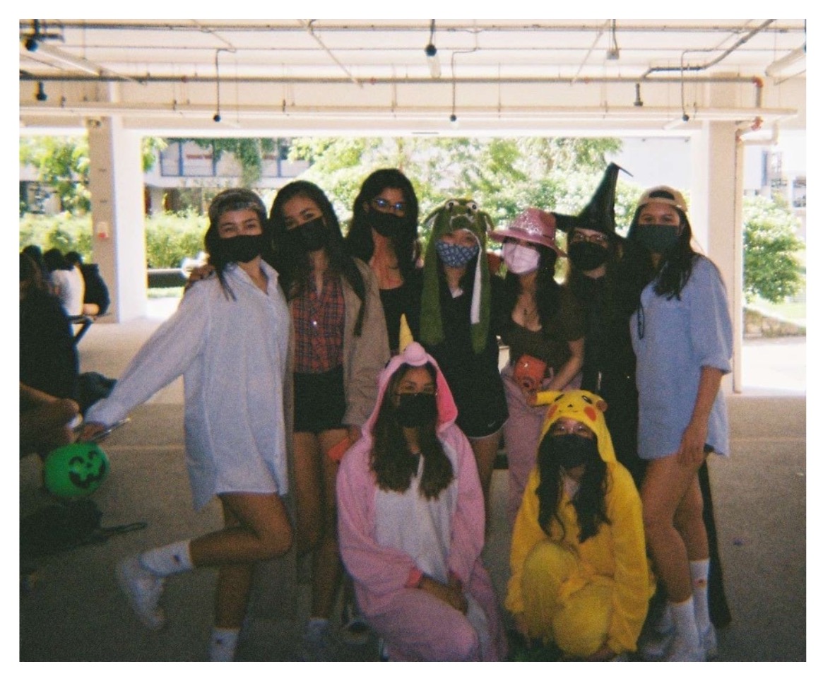 POISKL Georgia L. with her friends