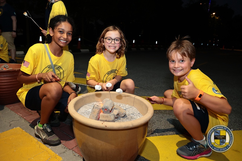 ES students making s'mores