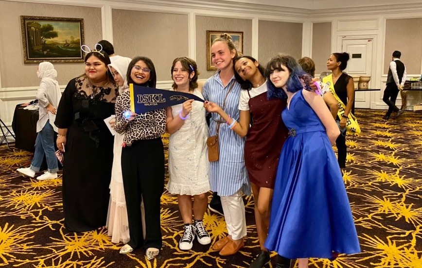 POISKL Grace C - With Friends